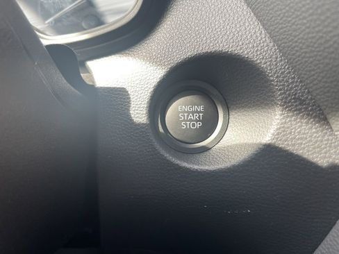 Used 2025 Toyota Corolla Cross LE w/ Moonroof Package image 27