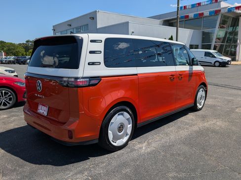 Used 2025 Volkswagen ID. Buzz Pro S Plus RWD image 3