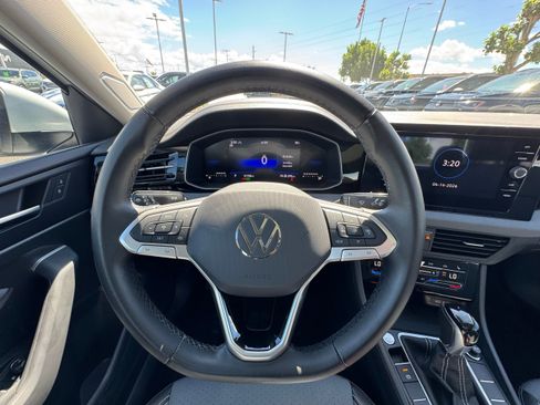 Used 2025 Volkswagen Jetta SE image 19