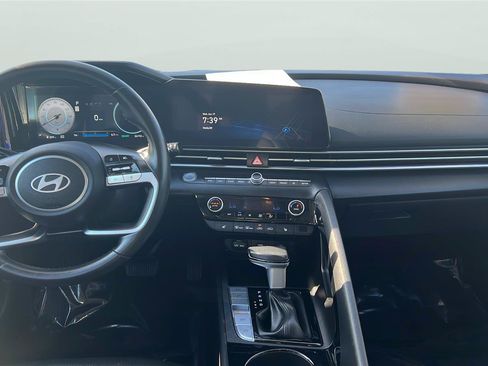 Used 2025 Hyundai Elantra Limited FWD image 9