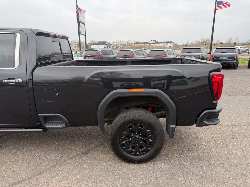 Used 2022 GMC Sierra 2500 Denali w/ Denali Black Diamond Edition AWD/4WD image 8