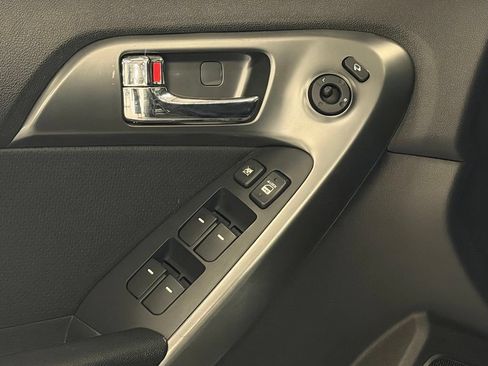 Used 2013 Kia Forte SX w/ Leather Pkg FWD image 13