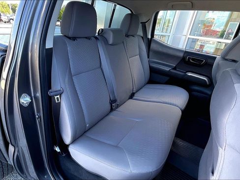Used 2022 Toyota Tacoma SR5 AWD/4WD image 25