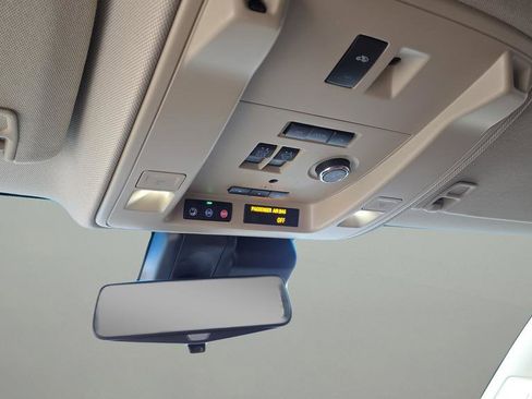 Used 2019 Cadillac Escalade ESV Premium Luxury image 28