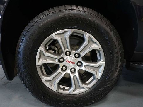 Used 2024 GMC Yukon XL SLE image 10