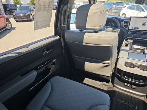 Used 2025 Toyota Sequoia Limited AWD/4WD image 38