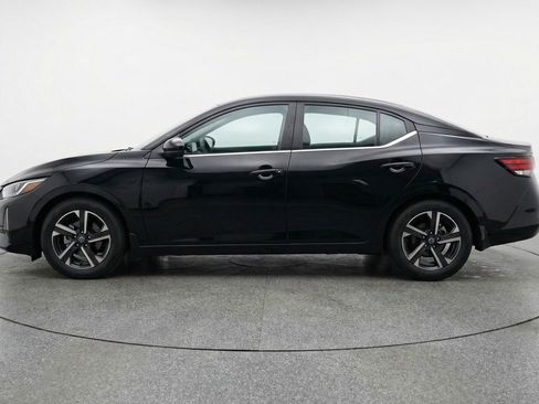 Used 2025 Nissan Sentra SV image 3