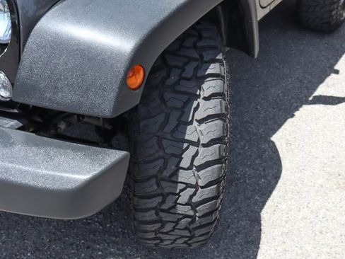 Used 2018 Jeep Wrangler Sport AWD/4WD image 39