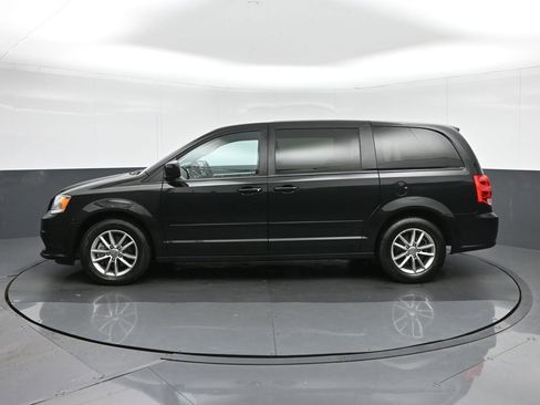 Used 2016 Dodge Grand Caravan SE image 4