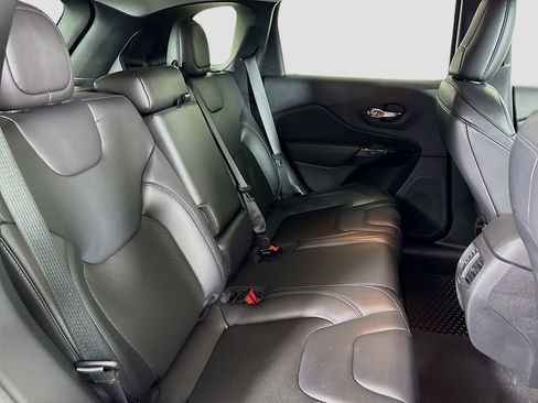 Used 2020 Jeep Cherokee Latitude Plus image 28