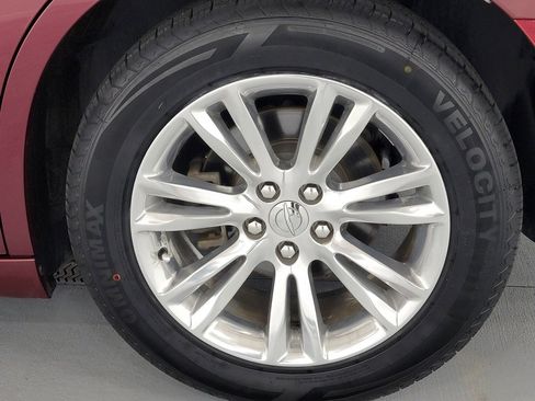 Used 2017 Chrysler 300 Limited w/ Value Package RWD image 11