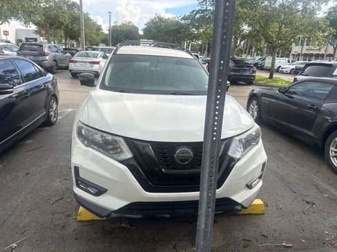Used 2018 Nissan Rogue SV w/ Premium Package FWD image 5