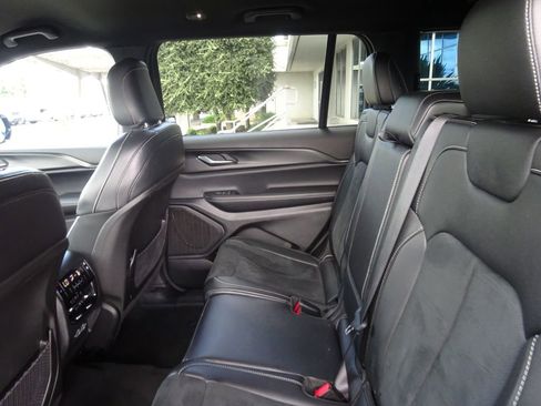 Used 2024 Jeep Grand Cherokee L Laredo AWD/4WD image 19