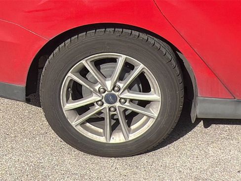 Used 2015 Ford Focus SE image 9