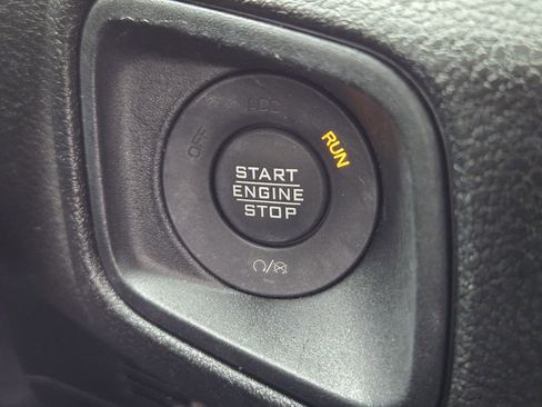 Used 2025 Jeep Wrangler Sport image 19
