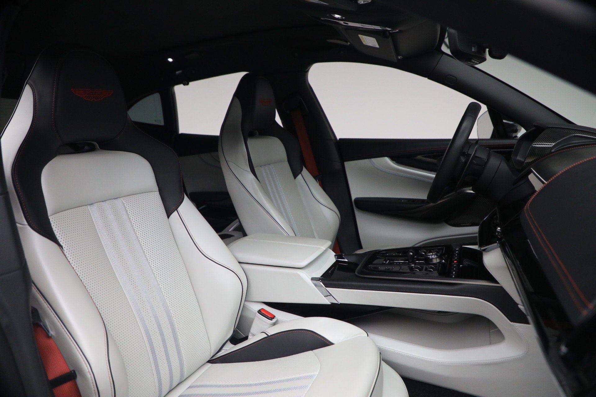 Used 2025 Aston Martin DBX 707 AWD/4WD image 23
