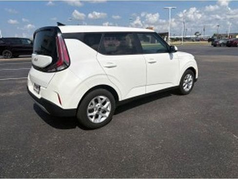 Used 2024 Kia Soul LX w/ Option Group 015 FWD image 4