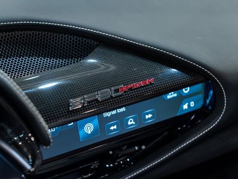 Used 2025 Ferrari SF90 Spider image 33