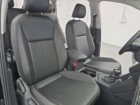 Used 2023 Volkswagen Tiguan SE w/ Panoramic Sunroof Package FWD image 10