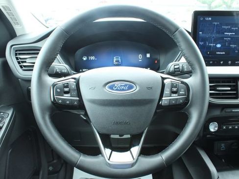 Used 2023 Ford Escape Platinum AWD/4WD image 25