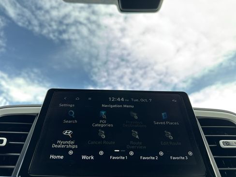 Used 2022 Hyundai Venue Limited image 19
