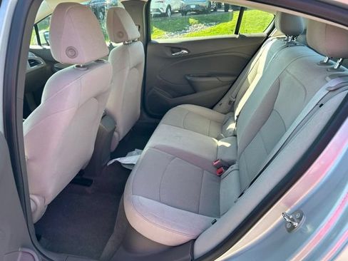 Used 2018 Chevrolet Cruze LS FWD image 10
