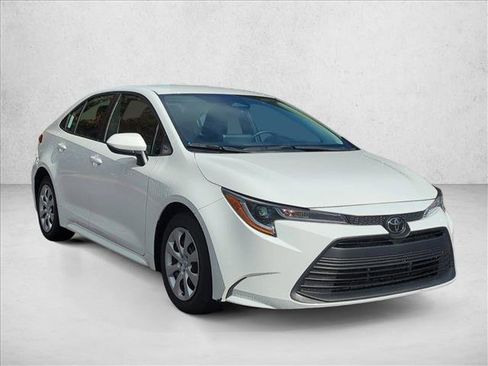 Used 2024 Toyota Corolla LE image 3