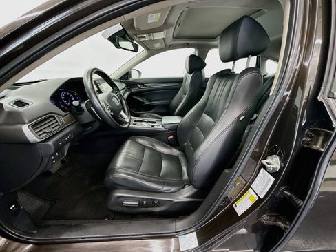 Used 2018 Honda Accord Touring image 13