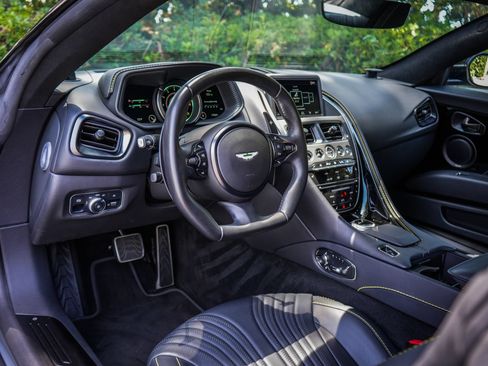 Used 2022 Aston Martin DB11 Coupe RWD image 13