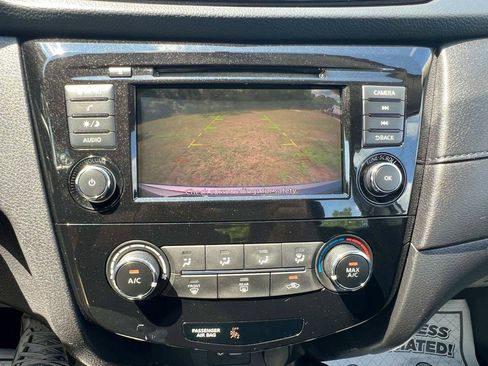 Used 2018 Nissan Rogue S AWD/4WD image 12