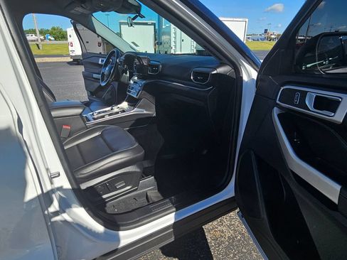 Used 2022 Ford Explorer XLT w/ Equipment Group 202A AWD/4WD image 19