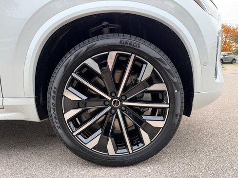 New 2026 Volvo XC90 T8 Plus w/ Protection Package Premier image 7