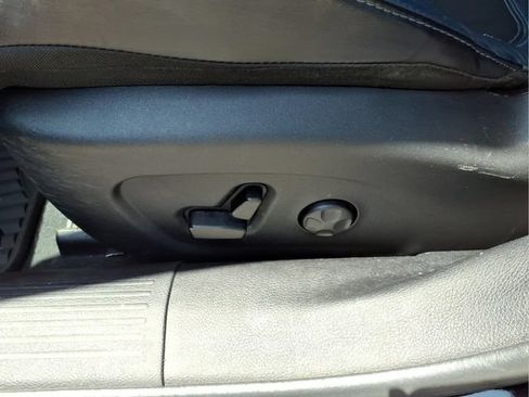 Used 2015 Chrysler 200 S FWD image 17