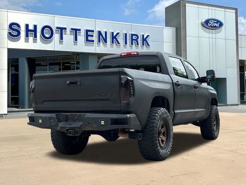 Used 2016 Toyota Tundra SR5 w/ SR5 Upgrade Package image 8