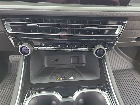 Used 2026 Chevrolet Traverse LT w/ Midnight/Sport Edition image 22