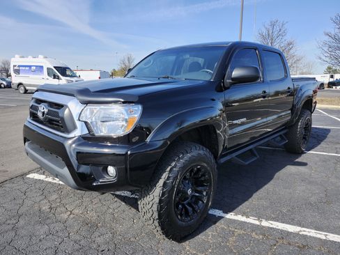 Used 2015 Toyota Tacoma TRD Pro w/ TRD Off-Road Package image 12