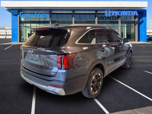 Used 2025 Kia Sorento S w/ Panoramic Sunroof Package AWD/4WD image 2