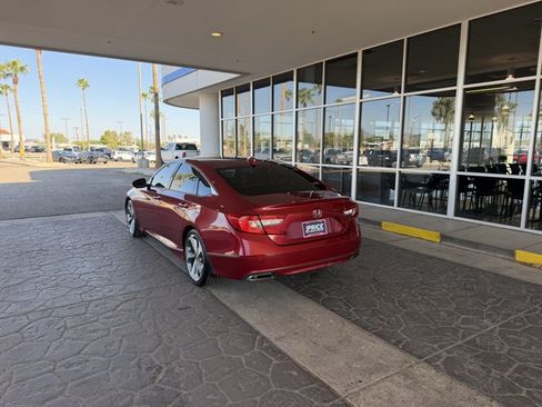 Used 2018 Honda Accord Touring image 3