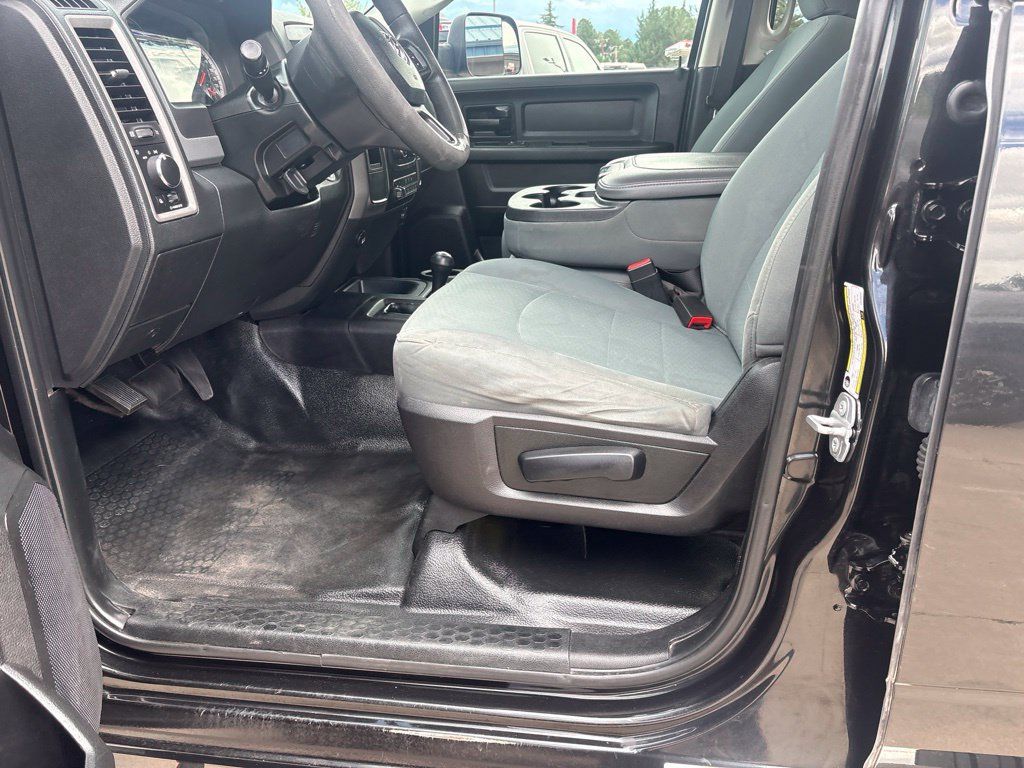 Used 2018 RAM 3500 Tradesman w/ Chrome Appearance Group AWD/4WD image 15