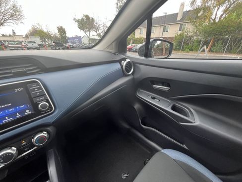 Used 2025 Nissan Versa SV FWD image 33