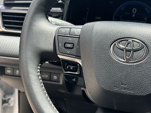 Used 2026 Toyota Camry SE FWD image 10