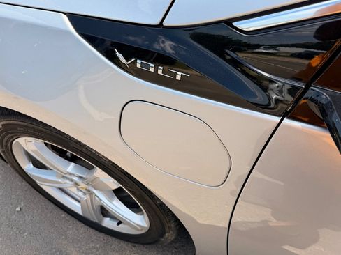 Used 2017 Chevrolet Volt LT w/ Comfort Package FWD image 6