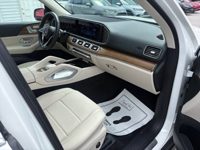Used 2024 Mercedes-Benz GLS 450 4MATIC image 21