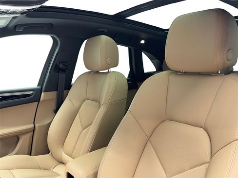 Used 2025 Porsche Macan Turbo image 34