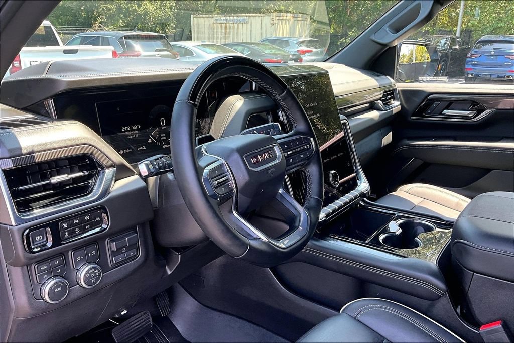 Used 2026 GMC Yukon Elevation w/ Elevation Premium Package AWD/4WD image 17