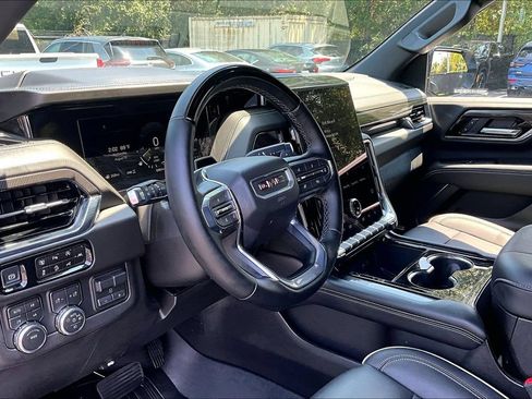 Used 2026 GMC Yukon Elevation w/ Elevation Premium Package AWD/4WD image 17