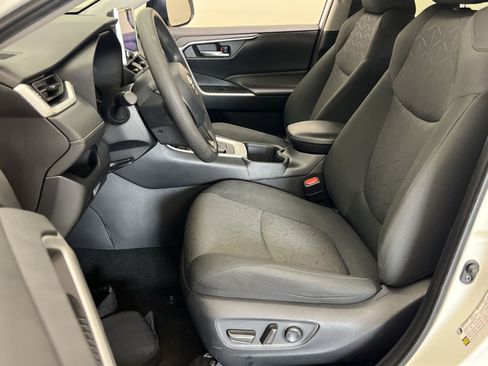 Used 2024 Toyota RAV4 XLE FWD image 12
