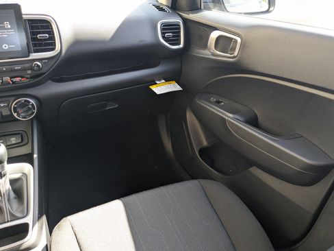New 2025 Hyundai Venue SE image 19