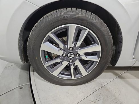 Certified 2020 Nissan Versa SV image 27