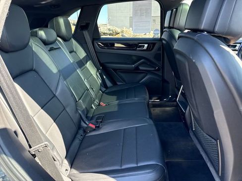Used 2019 Porsche Cayenne AWD/4WD image 12